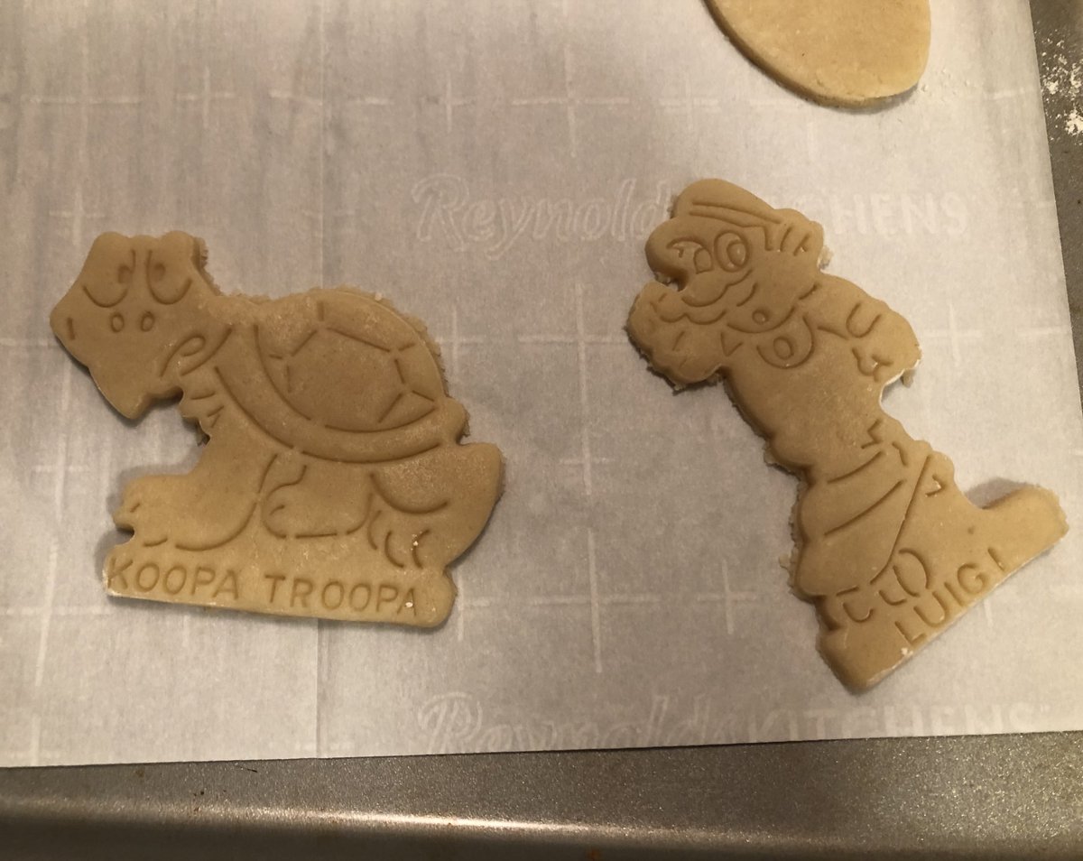 HorrorMovieBBQ's tweet photo. When you have ancient Mario cookie cutters from 89, you put them to good use! 😊 https://t.co/EuCgw3pgtt