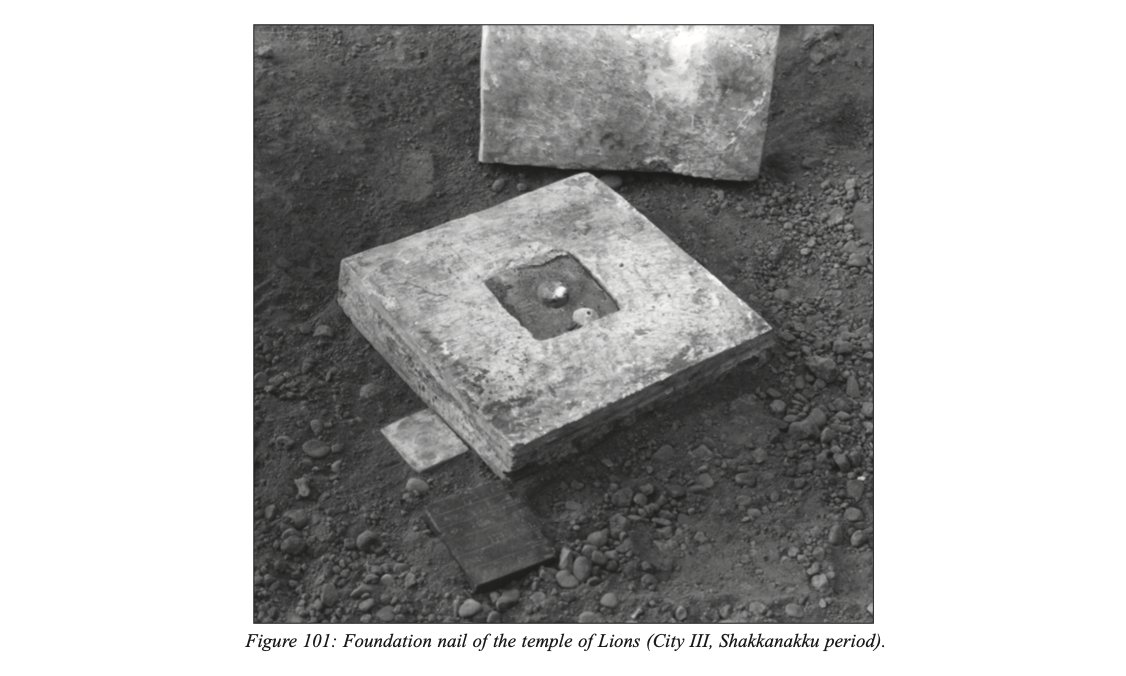 20/ Three foundation inscriptions hidden in the corner tiles of the temple mention that Ishtup-Ilu, Shakkanaku of Mari, had built the temple. However, no divinity has been attributed to it as of yet.