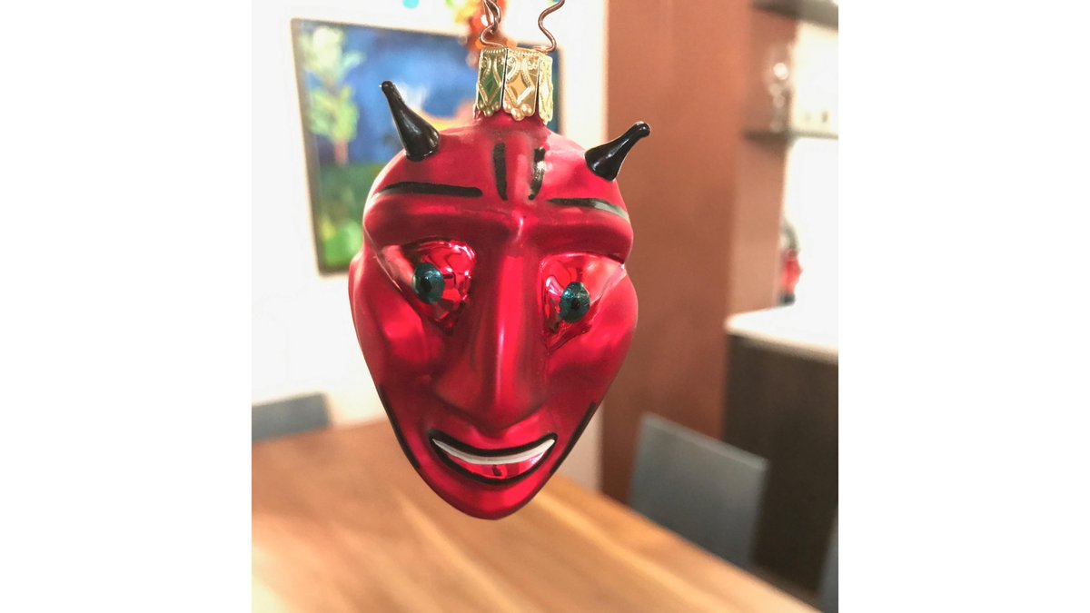 Keneta's tweet photo. @jimmyfallon When my boyfriend texted me to say "Pick up a Santa ornament," autocorrect changed his spelling. I came home with this. #DecorationDisaster https://t.co/o5IjB5yFgd