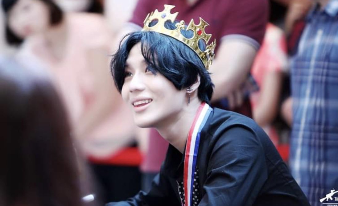 urlocalmamo's tweet photo. Cada vez falta menos para que llegue el 25, pero ya siento que estoy recibiendo muchos regalos porque por fin volvieron estos chicos. Así como lo oyen, esta noche se celebra el #EXOLVE3rdCB and yes, it’s a #MiraclesInExolve. ¡Muchas felicidades! 🦫 https://t.co/AWLW9J8hXk