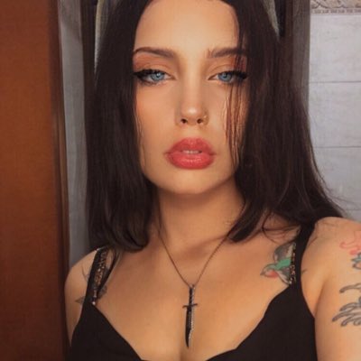 DeniseEdelweiss's tweet photo. #NuovaFotoProfilo https://t.co/sbmvXEz6SX