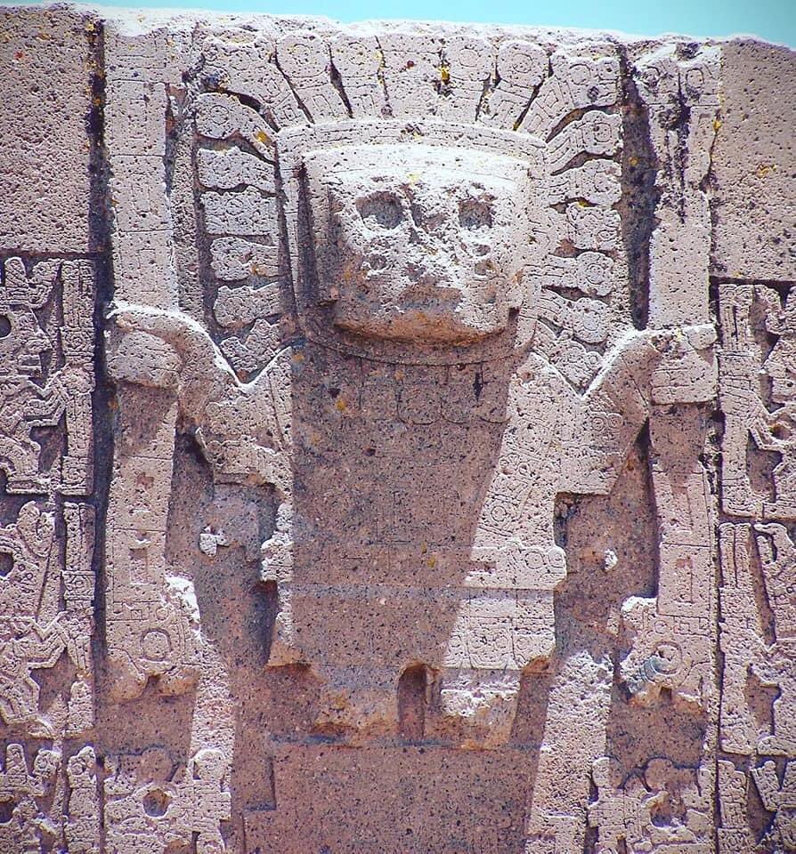 Wiracocha é uma divindade que engloba a ideia andina de um deus civilizador geral, podendo ser traçado desde a cultura Caral e tendo diversos nomes. É também a figura central do Portão do Sol de Tiahuanaco, mais tarde sendo também incorporado para cosmologia do Império Inca.