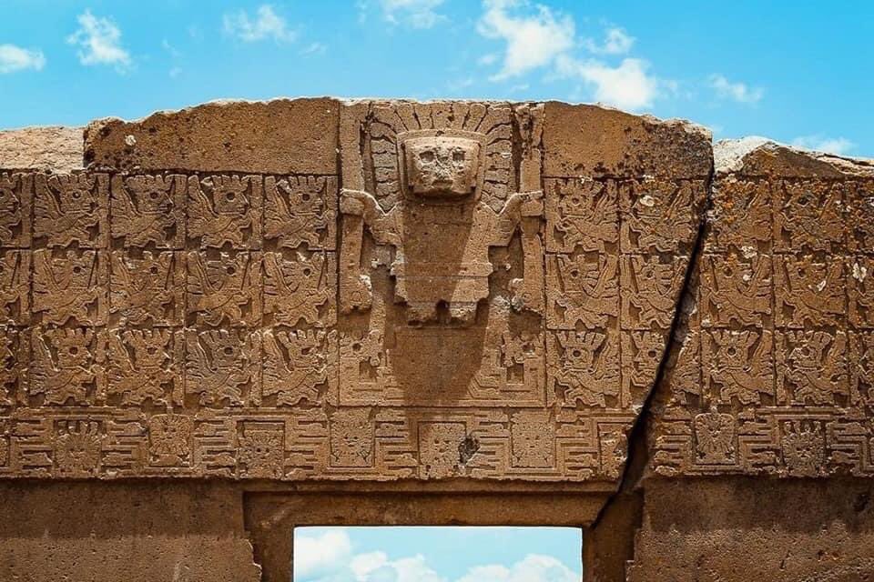 O sítio arqueológico de  #Tiahuanaco está localizado na  #Bolívia , na província de Ingavi, a cerca de 72km da capital La Paz, que conta com o “Museo Regional de Arqueología de Tiwanaku”, dedicado ao sítio e à cultura.