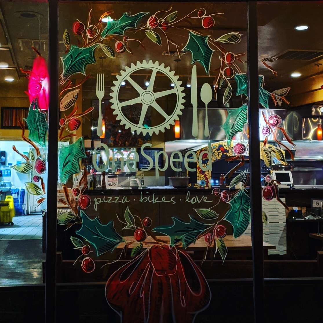 OneSpeedPizza's tweet photo. Doing what we can to make this season #MerryAndBright! As we move into our regional shelter-in-place, PLEASE, support small businesses where you can! Our team is standing by to take care of all your #Pizza needs. #StaySafeSacramento #GiveAForkSac #SaveSacRestaurants https://t.co/QaPxOqjRRI