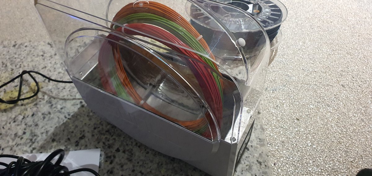 3DPBelgian's tweet photo. Next in the roster is some @filamentive PLA and PETG i never around to test. PETG in the @SUNLU_3D dryer to be sure. Cosmic red printing on the @Creality3dprint CR6. Good night. #3Dprinting #filamentive #filament https://t.co/d2sISFX9uW