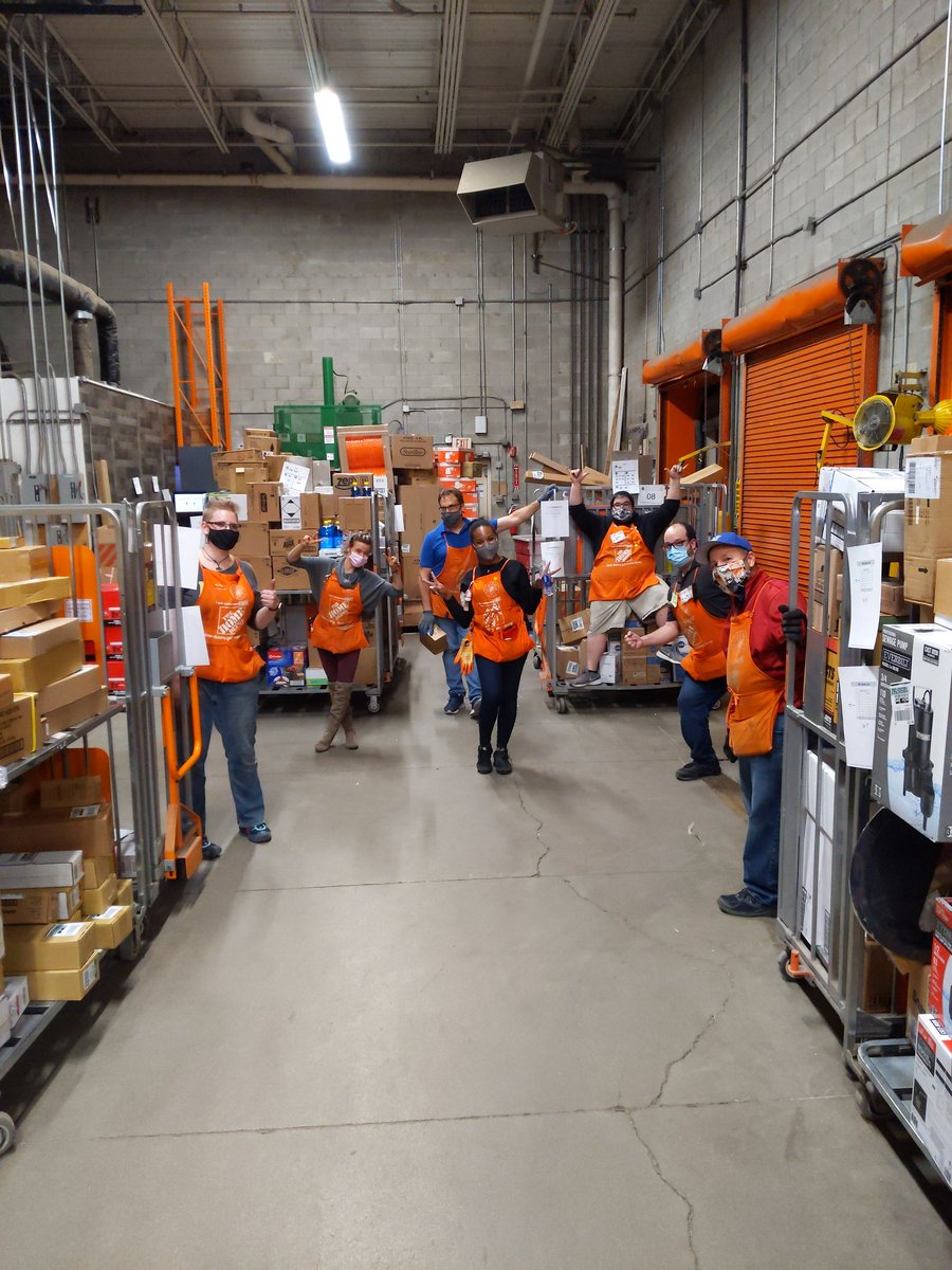 DaynaKarin's tweet photo. Freight appreciation!!! Thanks to all the DS's that unloaded the truck! @letsdothisNovi @JulieGiattino @PareeWills @medegraa @Paul_Schiebold https://t.co/lF9xqNyYyD