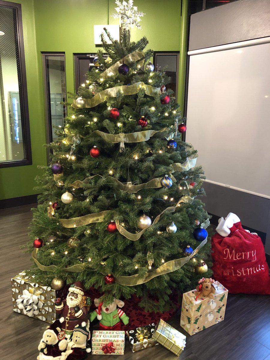 Happy Holidays and 
thank you to all of our customers from underground books!  We love you!
Our holiday hours are Mon- Sat from 11-6 and Sun 12-4.
Hope to see you soon!