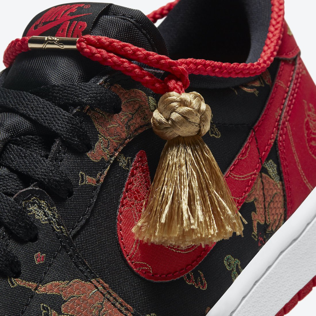 nicekicks's tweet photo. Official photos of the “Chinese New Year” Air Jordan 1 Low OG. 🥵 https://t.co/xu9r5zNtRh