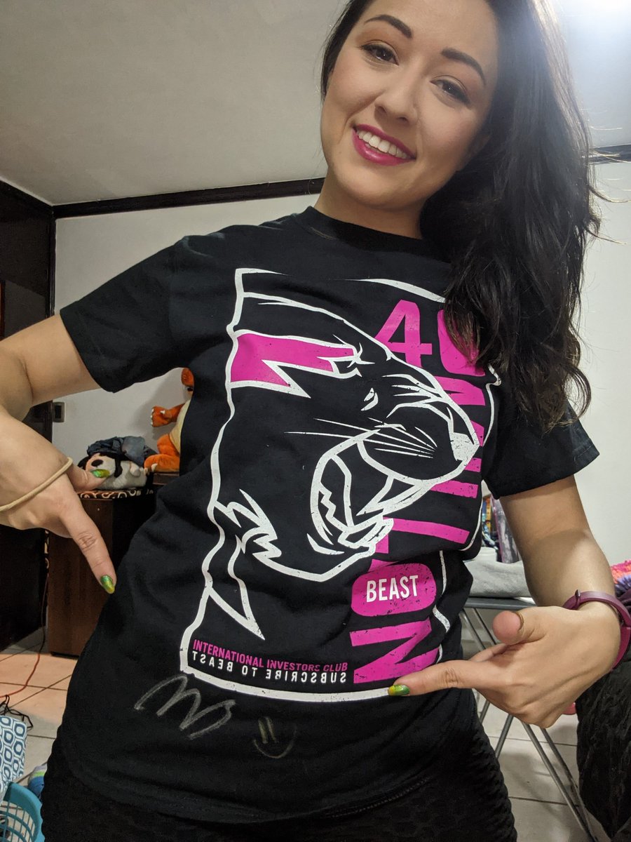 paoolinablue's tweet photo. I just realized my #mrbeastmerch has a smiley face in it, I went back to se the signing video and I didn't see him doing smiley faces so I guess I got one with extra cuteness.
@MrBeastYT https://t.co/Klvdhvm0Sa