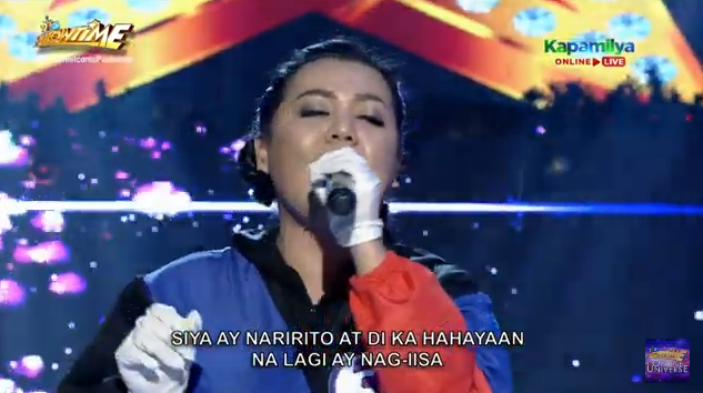 itsShowtimeNa's tweet photo. Madlang People, nahulaan niyo ba na si TAGOkanta #3 ang tunay na Celebrity Singer ngayong Huwebes na si Laarni Lozada? #ShowtimeIconicPaskuhan https://t.co/DegmBiJH3u