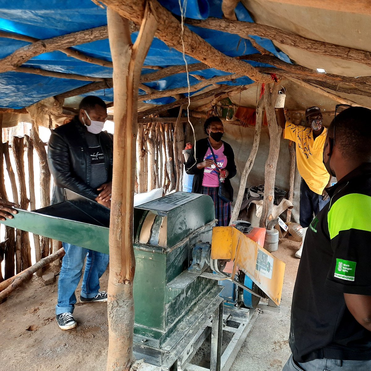 MichaelDawes01's tweet image. Belinda&apos;s &apos;Done Well&apos; bizns in Bubi hs manufactured 21MT slockfeed&amp;amp; ground 500 bkts of grain. Frmrs testify hw their thin cattle were saved thro local access2 feed. She pays 4 local collectors  #MELANA_Mkts  @apt_zimbabwe @WHHZimbabwe @ZRBFZIM @UKinZimbabwe @euinzim @SwedeninZW