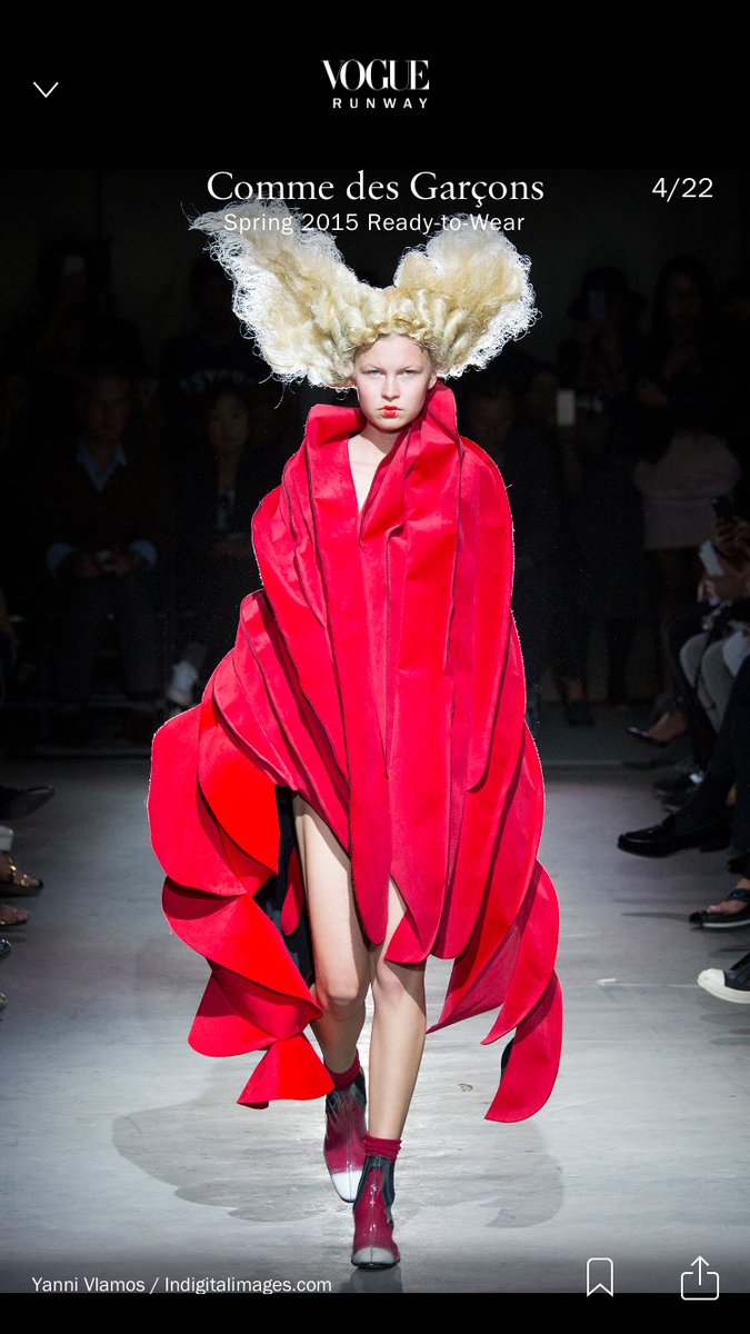 <a href="/stargirlflf/">STARGIRL</a> Comme des Garçons Spring 2015, una de mis marcas y diseñadoras favoritas, Rei Kawakubo es mi ídola y mi sueño es ser una diseñadora conceptual como ella, deconstruye el cuerpo femenino con sus prendas porque no lo ve como cuerpo sino lienzo de su arte, es increíble