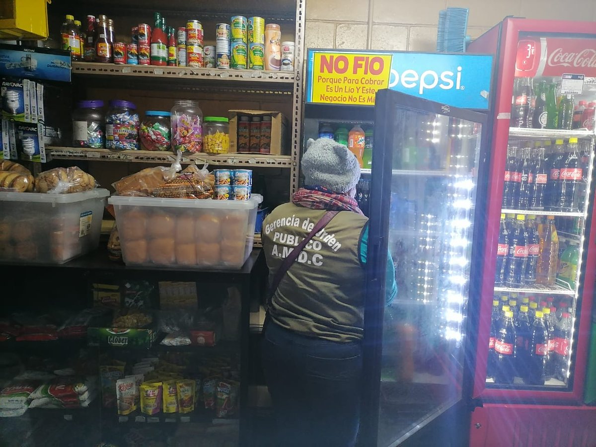 AlcaldiaDCHN's tweet photo. #OrdenPúblico #MercadosMunicipales #ControlDeAlimentos
Operativos de control de alimentos realizan este miércoles los inspectores de la Gerencia de Orden Público de la Alcaldía capitalina, en el mercado Séptima Avenida de Comayagüela...
Ver más en: https://t.co/smn58skKgY https://t.co/KJGsPqcCpW