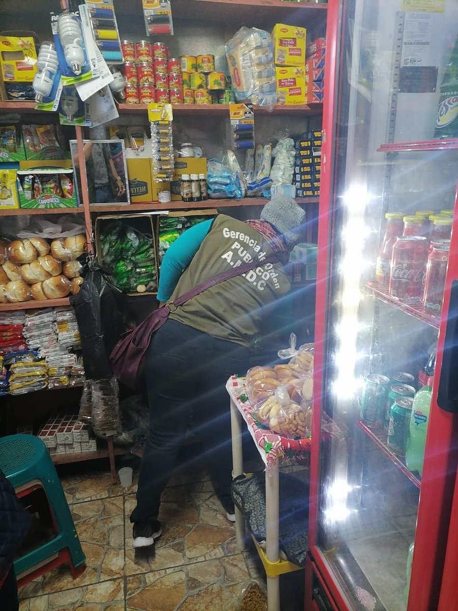 AlcaldiaDCHN's tweet photo. #OrdenPúblico #MercadosMunicipales #ControlDeAlimentos
Operativos de control de alimentos realizan este miércoles los inspectores de la Gerencia de Orden Público de la Alcaldía capitalina, en el mercado Séptima Avenida de Comayagüela...
Ver más en: https://t.co/smn58skKgY https://t.co/KJGsPqcCpW