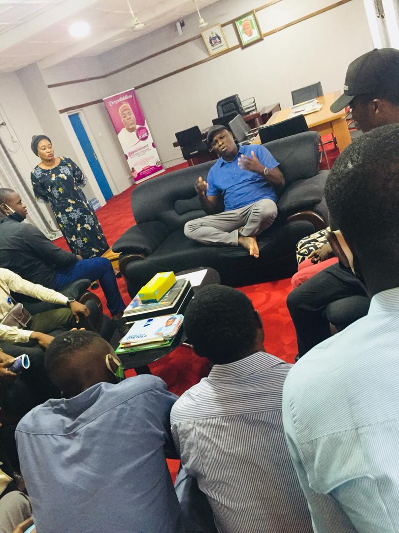 HOYEE_4real's tweet photo. The commissioner for RURAL DEVELOPMENT AND COMMUNITY AFFAIRS (hon oladimeji olanibi samson) is a very accomodating officer who listened closely and felt compassionate.

We await the manifestation as you promised 

 #lightuposcoedilesa @RealOSHoA @GboyegaOyetola @KafayatOyetola https://t.co/2JBQLH4BfA