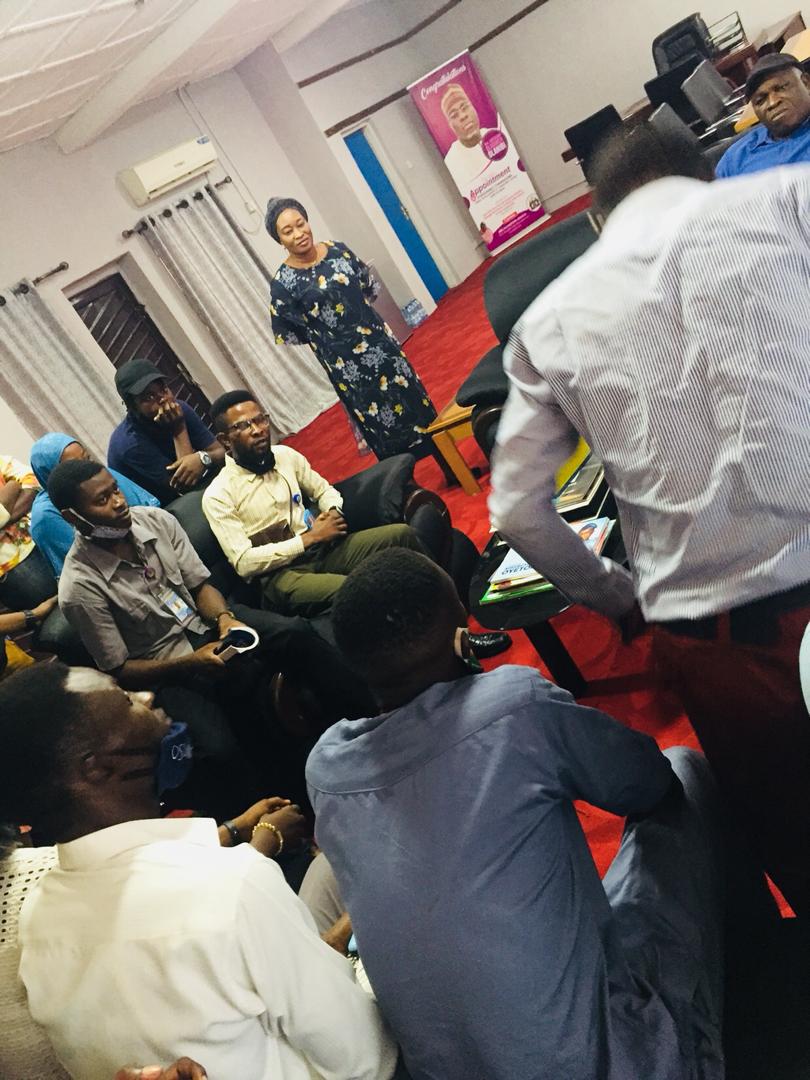HOYEE_4real's tweet photo. The commissioner for RURAL DEVELOPMENT AND COMMUNITY AFFAIRS (hon oladimeji olanibi samson) is a very accomodating officer who listened closely and felt compassionate.

We await the manifestation as you promised 

 #lightuposcoedilesa @RealOSHoA @GboyegaOyetola @KafayatOyetola https://t.co/2JBQLH4BfA