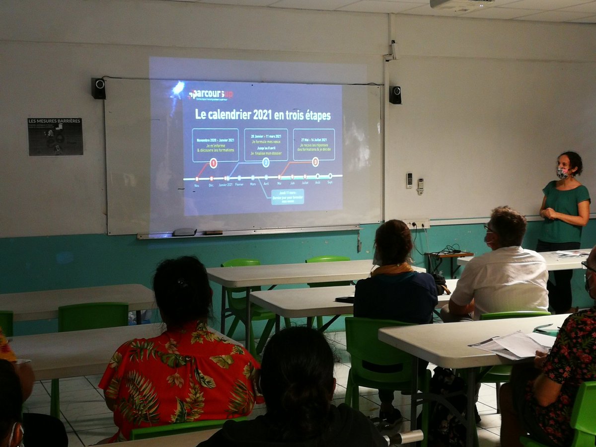 Flo_Meyer33's tweet photo. Présentation de la plate-forme @parcoursup_info et des cursus de formation aux parents et élèves de Terminale du lycée d' #Uturoa @EducationTahiti https://t.co/wWc2f0F0bJ