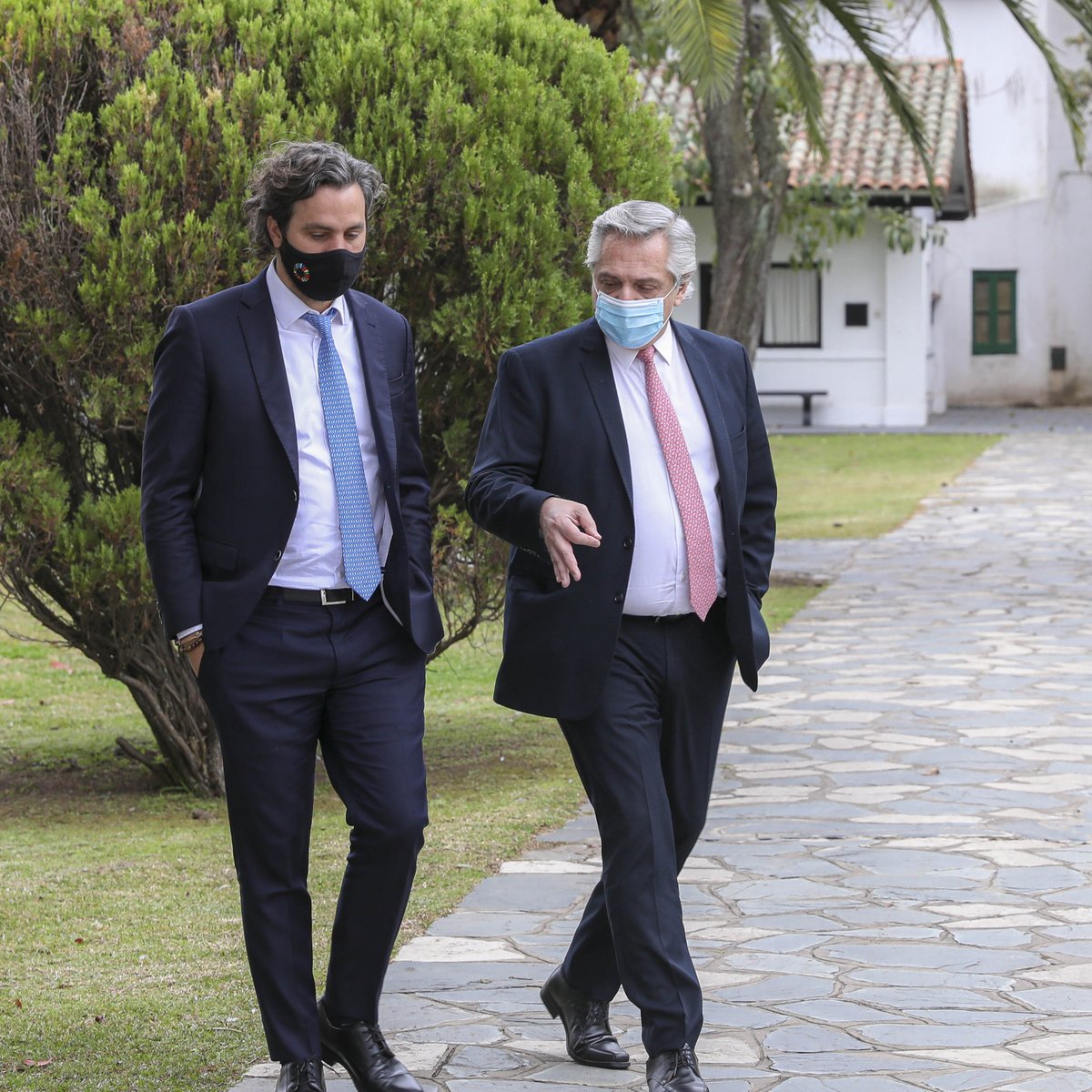 SantiagoCafiero's tweet photo. Este año demostramos que la unidad es la mejor respuesta en los momentos difíciles. 

Gracias al esfuerzo de todas y todos, el país luchó de pie contra el COVID-19 y se está recuperando.

👉https://t.co/VegyGBsOKq

#UnidosLogramos #ReconstrucciónArgentina ⬆️ https://t.co/UoqpOi90vt