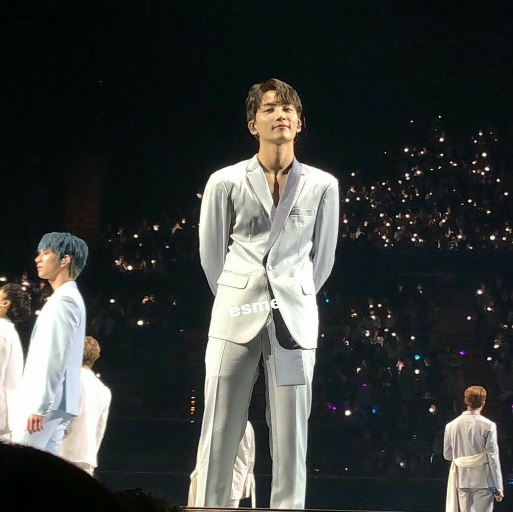 how Jeonghan would look like in real life a thread  @pledis_17