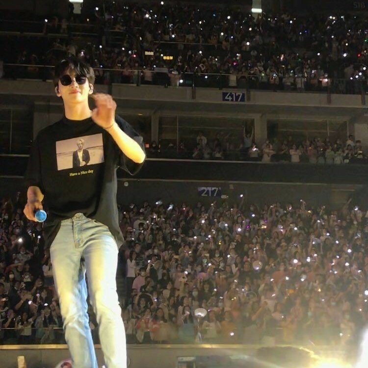 how Jeonghan would look like in real life a thread  @pledis_17