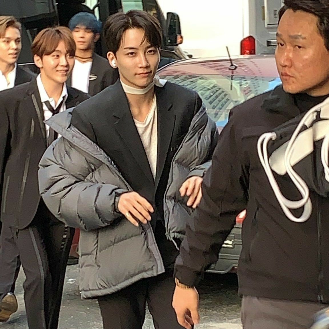 how Jeonghan would look like in real life a thread  @pledis_17