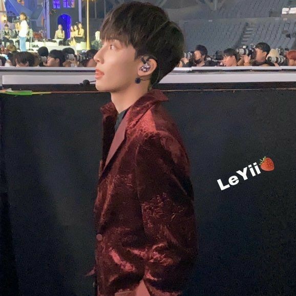 how Jeonghan would look like in real life a thread  @pledis_17