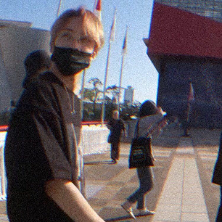 how Jeonghan would look like in real life a thread  @pledis_17