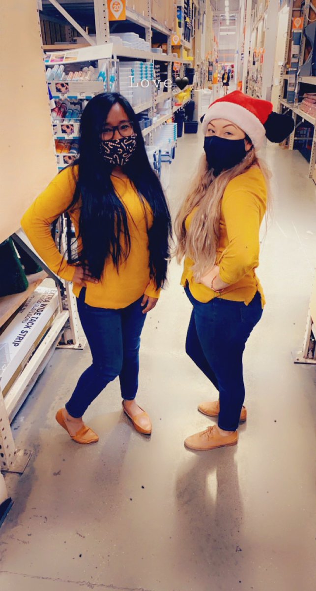 FabyMireles2's tweet photo. When you walk in to work and you see your Twin.... @Jess2879 #twins https://t.co/lqQ8gBlHQg