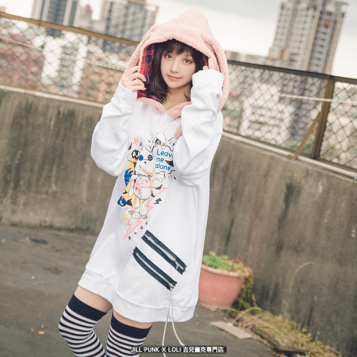 Jillpunk T Co Gxul7rcili ウサギドラはアイドルになるために一生懸命歌うことを練習夢中 マイクロフリースフード裏起毛ゆったり兎耳パーカー 耳付のデザインが後姿も可愛いイメージさせ 天真爛漫なガールを演出するパーカーです 男女兼用 Jillpunk T Co Gxul7rcili ウサギドラはアイドルになるために一生懸命歌うことを練習夢中 マイクロフリースフード裏起毛ゆったり兎耳パーカー 耳付のデザインが後姿も可愛いイメージさせ 天真爛漫なガールを演出するパーカーです 男女兼用