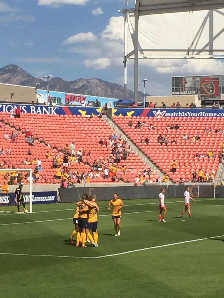_tara__bee's tweet photo. I Will miss the @UtahRoyalsFC @AmyRodriguez8  @L0momma @Gunnhildur_Yrsa  @MsDScott11  hope we really get a team back soon!  Didn’t get all the signatures :( on jersey. https://t.co/6oiC1lLUbh