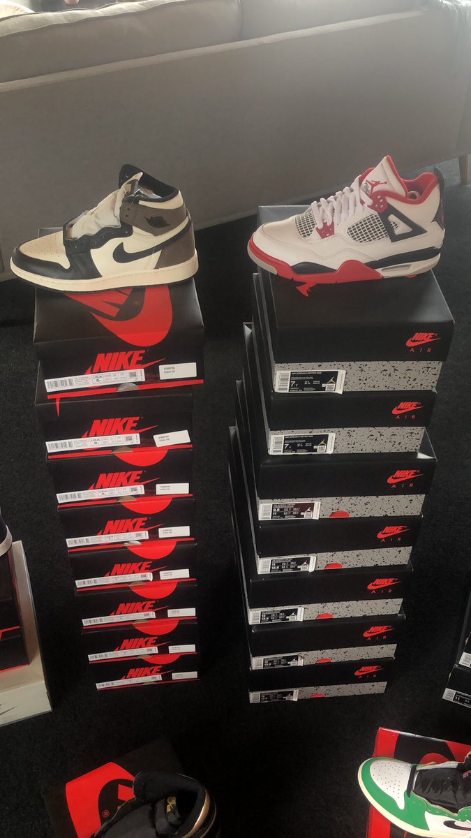 outthebackdoorr's tweet photo. Recent success. Nice amount of GS mocha and Fire red 4 pre orders all fulfilled + more 
s/o @SneakerguideNz https://t.co/NoJPH0oCVC