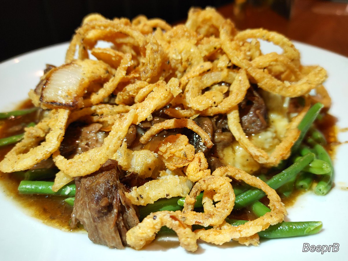 BeeprBuzz's tweet photo. Let's talk Freebies on your birthday.

#BeeprBuzzPick - @HoulihansWaugh's  at @waughchapel Towne Centre. 🆓- just give your email. 📩

Who else gives you a free entree???? 💯🆓

Pot Roast - delish.
Their famous Roasted Tomato Bisque-❤ #BeeprBuzz tip:order extra cheese fritters😋 https://t.co/ukkXrO61kg