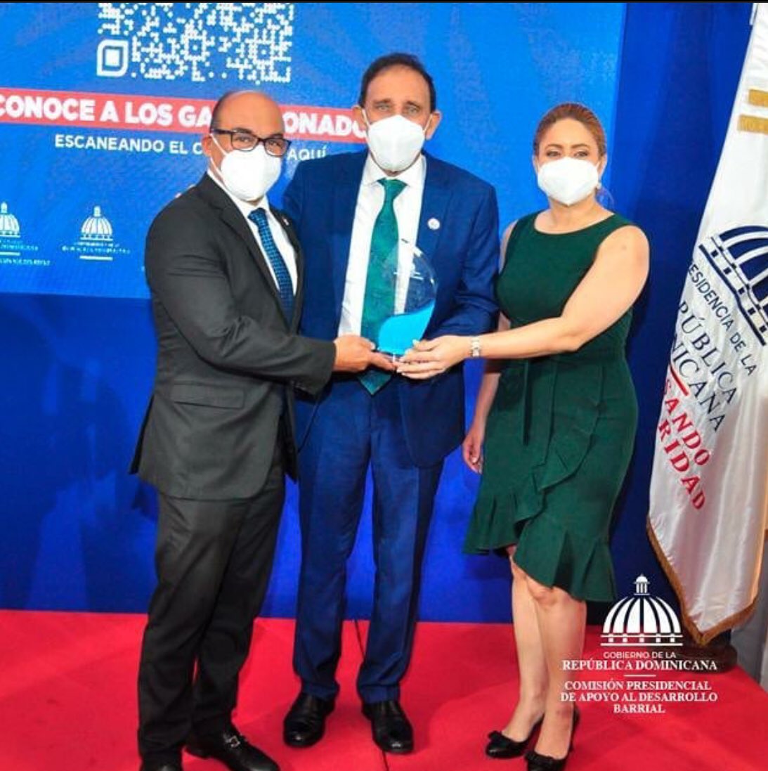 Asistimos a la premiación Voluntariado Solidario 2020 donde Progresando con Solidaridad en el salón Verde del Palacio Nacional. Donde se reconocieron a 15 hombres y mujeres durante su octava versión donde el máximo galardón fue entregado al doctor Félix Antonio Cruz Jiminian.