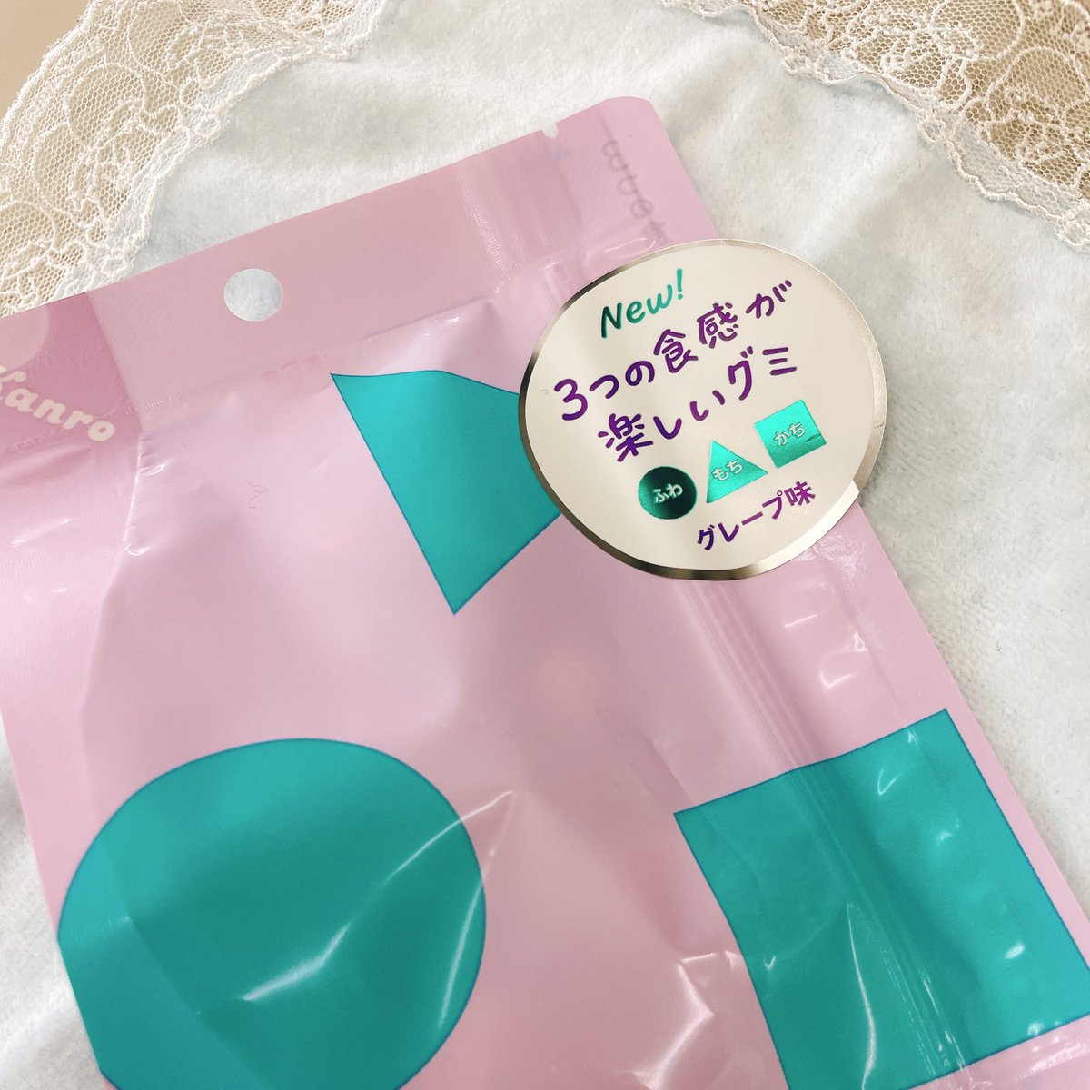 ট ইট র バウムちゃん 可愛いグミ買ったんだけどコンビニのおっちゃんが ねえそれ流行ってるの みんな買ってくし発注しようと思ったらもうできなくなっててさー といぅてました カンロです