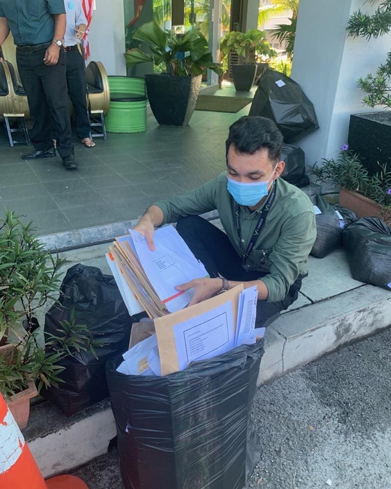 envidaman's tweet photo. Kitar Semula Mingguan di Wisma Idaman!
Aktiviti kitar semula mingguan ini dilaksanakan pada setiap hari Khamis dan disertai oleh staf E-Idaman dan orang awam.
Jana pendapatan tambahan anda bersama Recycle For Life!
#envidaman
#recycleforlife
#recycle2savetheearth https://t.co/jCwlIZ1EPT