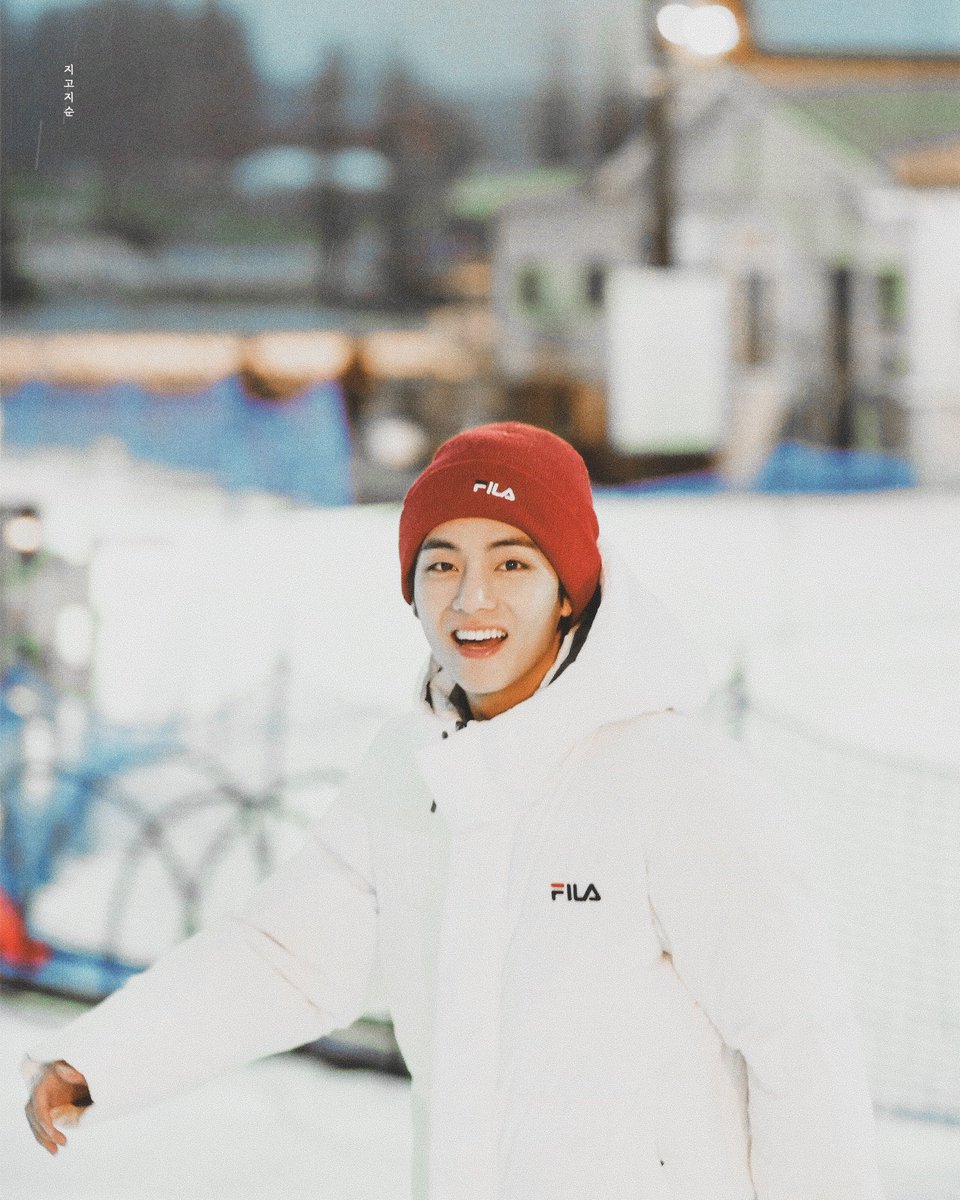 archivefortae's tweet photo. a winter with taehyung ☃️ https://t.co/EOgBxSAtfr