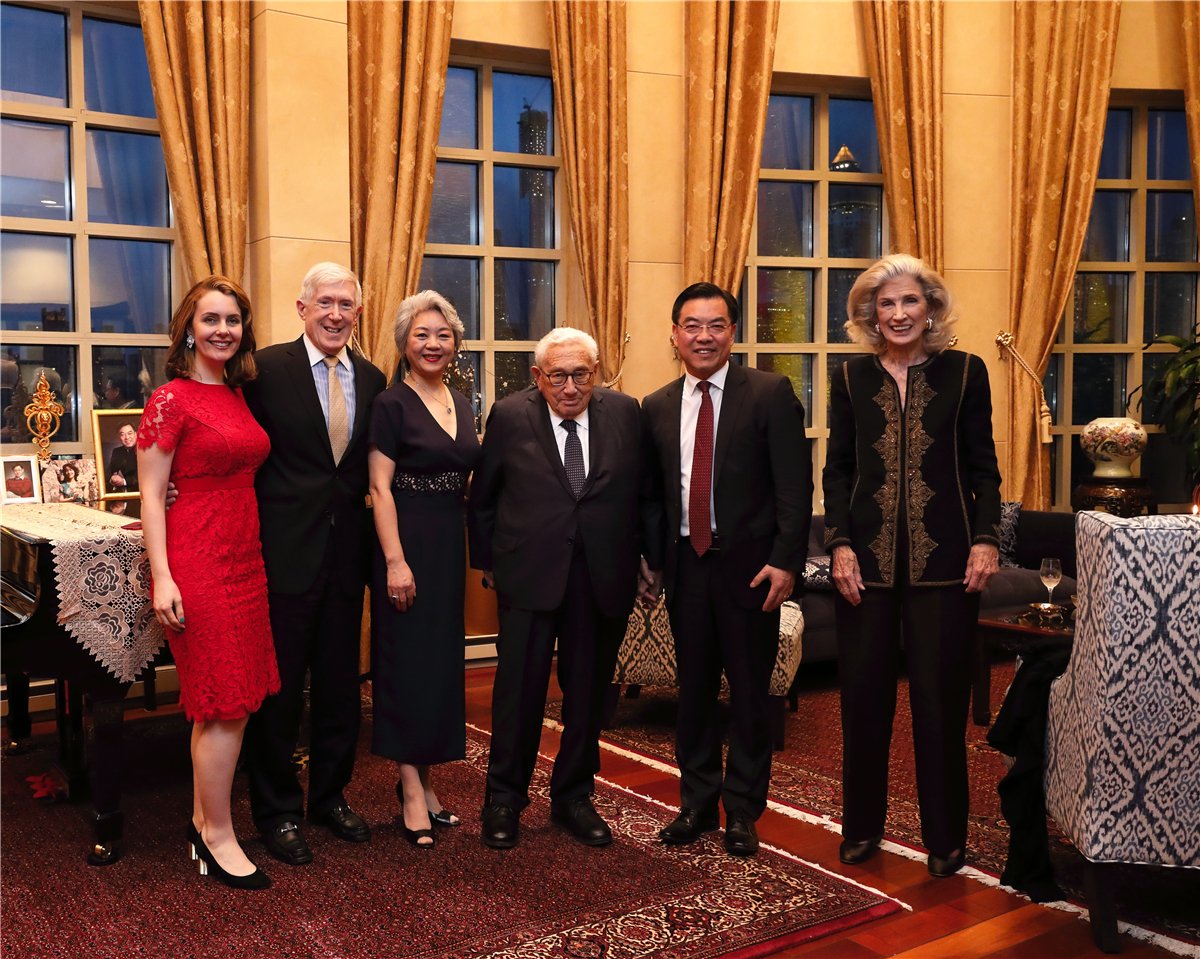 April 30, 2019Consul General Huang Ping met w/ Henry Kissinger, former US Secretary of State, & Robert Hormats, Vice Chair of Kissinger Associates. Huang Ping hopes Dr Kissinger could continue to exert his unique influence.