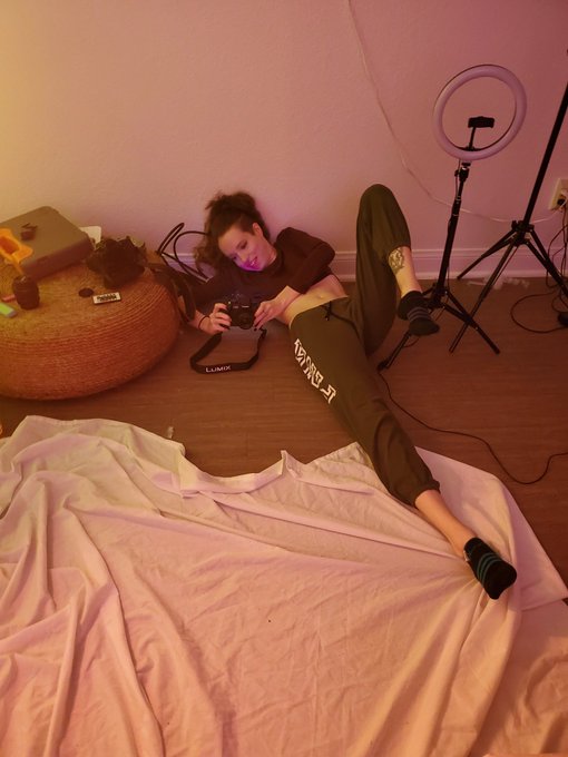 The shot and the shooter ✨ Turned my living room into heaven tonight https://t.co/fReKBPQEtv<a href="/tag/realloyalfans"class="tags"><span>#realloyalfans</span></a>