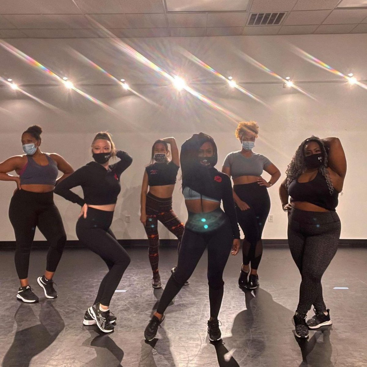 bodybyshawnta's tweet image. #Vibez💋
:
:
Just hanging w/ my BABES💋as we prepare for this weekend’s #conceptvideo shoot😘 @MelDeeRose &amp;amp; @KimFromTheBay 

And apparently at this hour, I put on my #superhero belt😜So much fun working with these ladies &amp;amp; getting to know them more! #mypeople