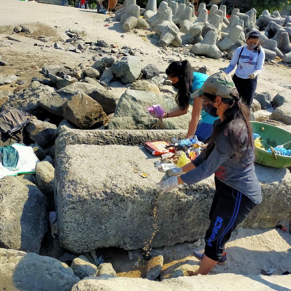 vrikshit's tweet photo. "Straight out of the fairytales, the beach shall home mermaids and angels once again.."
All thanks to Vrikshit Mumbai Team ,310 Kg of trash axed out of this beautiful place.

Location : Dadar Beach

@CMOMaharashtra @PMOIndia

#SwachhBharat #cleanMumbai #beachcleanup #dadarbeach https://t.co/feVtNOtMYI