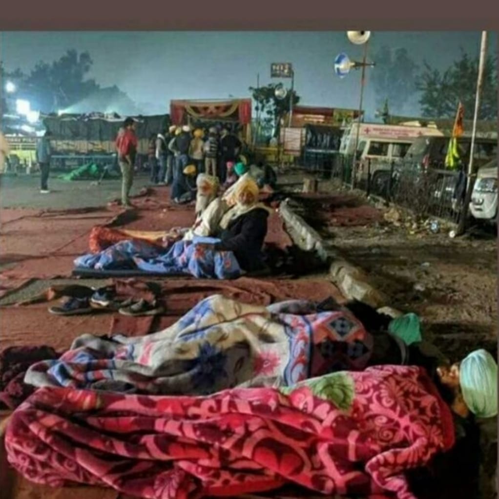 kaurgagan_1's tweet photo. ਇੱਟਾਂ ਦੇ ਸਿਰਹਾਣੇ, ਰੋੜਿਆਂ ਦੀ ਵਿਛਾਈ ਏ
ਬਾਜਾਂ ਵਾਲਿਆ ਸਾਨੂੰ ਅੱਜ, ਤੇਰੀ ਯਾਦ ਆਈ ਏ।🙏
#FarmerProtest #farmer #SaveFarm #standwithfarmerschallenge #Panth https://t.co/eFdqcTvEVt