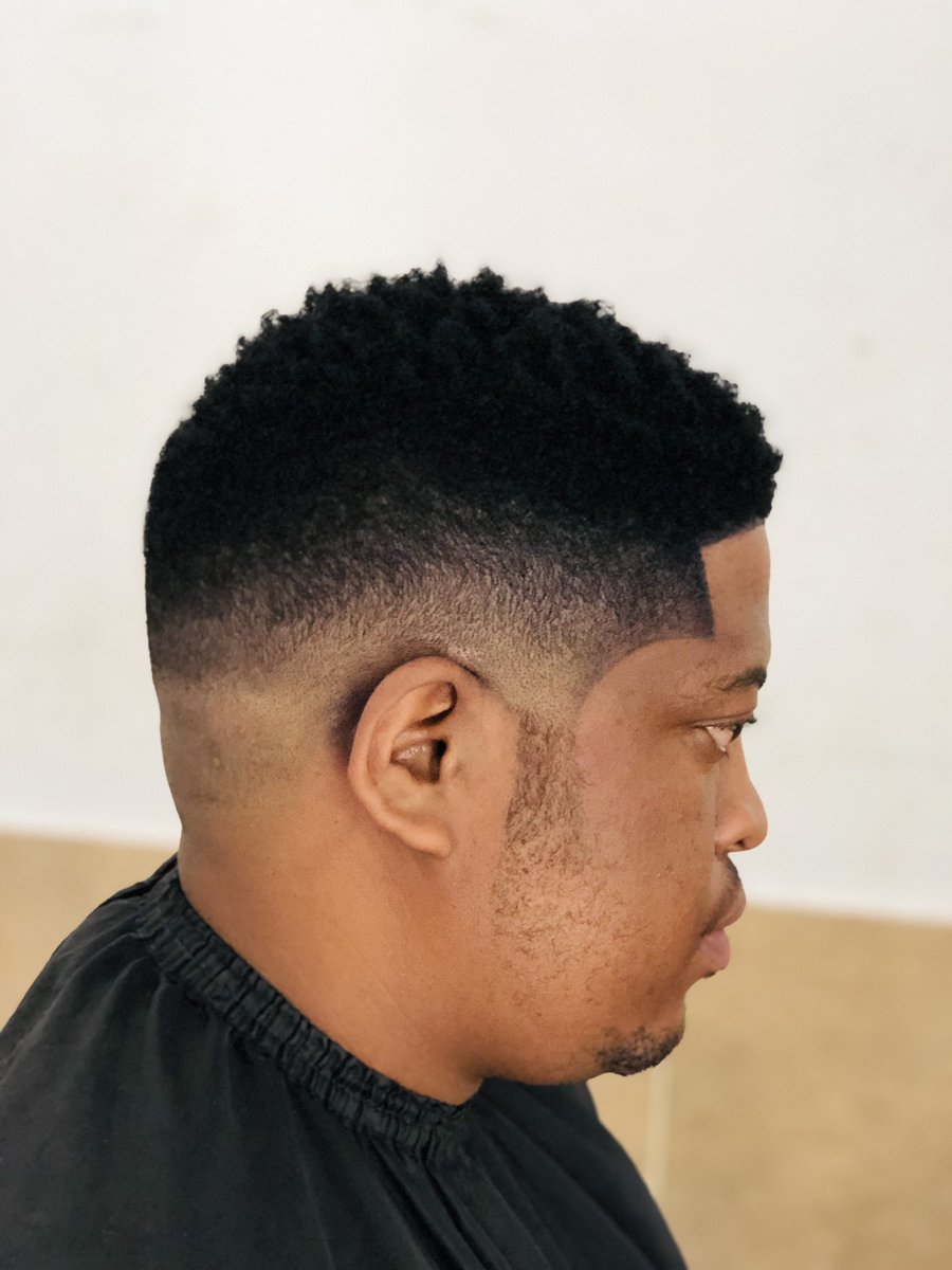 kingsan60122811's tweet photo. #we moved from 50 market to 52 dorp
#private barbershop 💈
#hubbly🚬 and free WiFi📱Available
#BoB...FRIDGE for Bev available
#bookings📱📱📱📱
#apointments 📱💈💈
#0608471172/(0762814665)
#24/7 private barbershop 💈 (also house calls) https://t.co/Y4Ji6kF6sX
