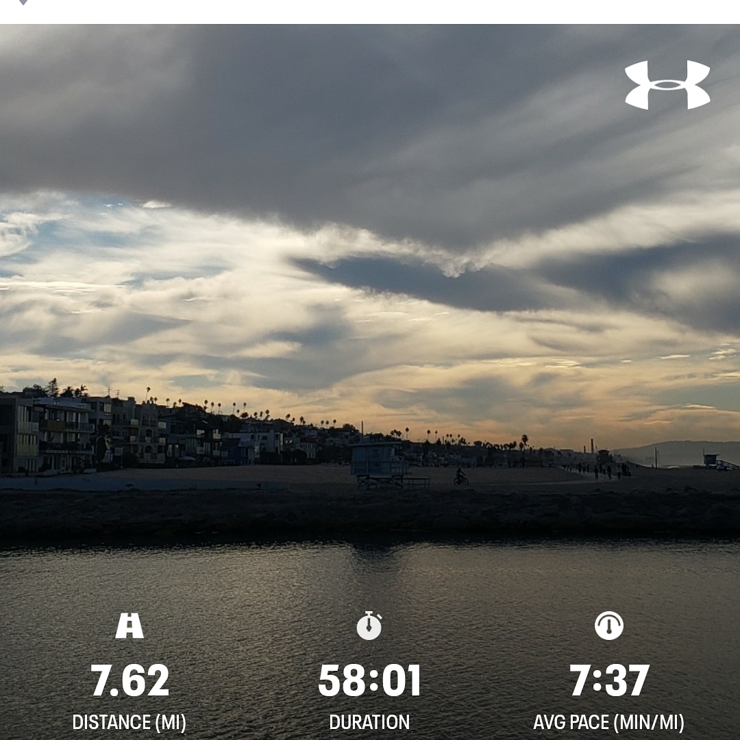 johntaylorshow's tweet photo. #Runstreak day 625 finding my peace... BEFORE THE STORM! #trainlikevegeta #humanthunderstorm #mydayinla https://t.co/8JcsfFCO6s