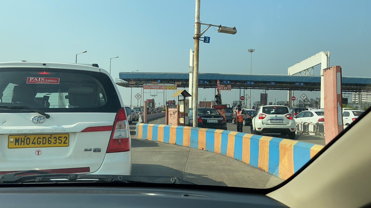 saurabhkamble's tweet image. So much for #Fastag @MMRDAOfficial @mep @mumbaitraffic @mybmc