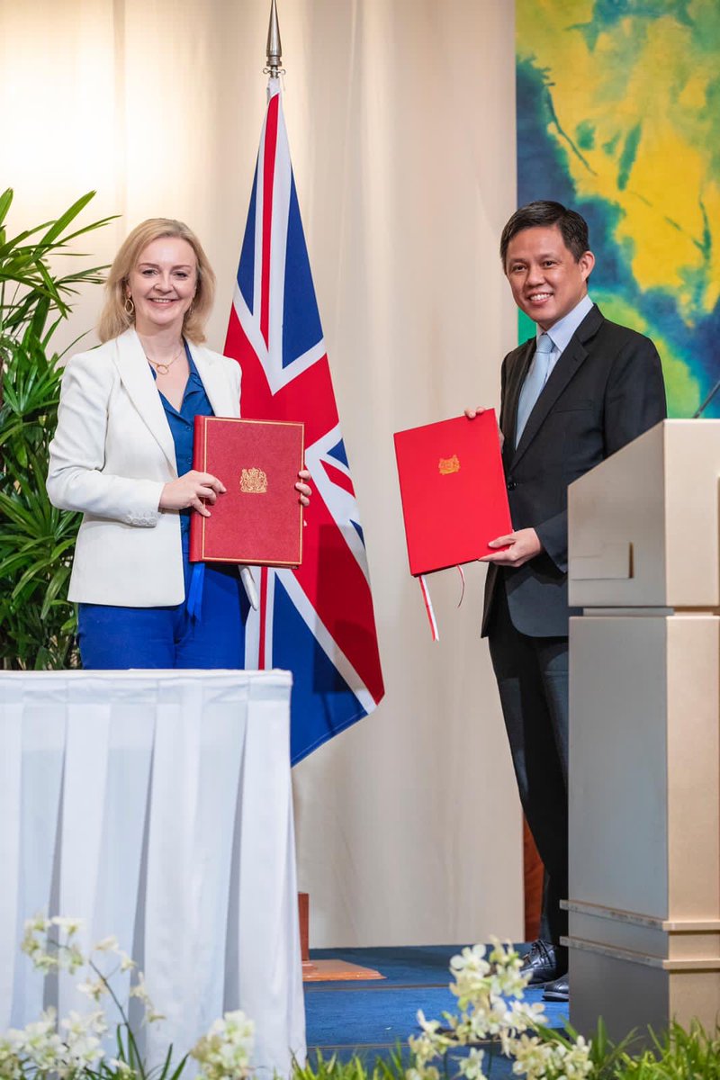 Today I signed a deal with Singapore covering £17.6bn of trade - the 2nd biggest agreement we’ve signed in #AsiaPacific 🇬🇧🇸🇬 

✅It secures certainty for biz
✅Means deeper future ties in digital & services trade
✅ Is further proof we can succeed as an independent trading nation