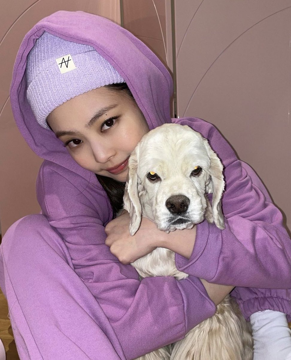 JENNIERATIONS's tweet photo. [IG] 201210 #JENNIE (jennierubyjane) update 

 He knows where to look

 🔗https://t.co/WInRBGi6gu

@BLACKPINK #BLACKPINK #블랙핑크 #제니 https://t.co/0et81Y2HGL