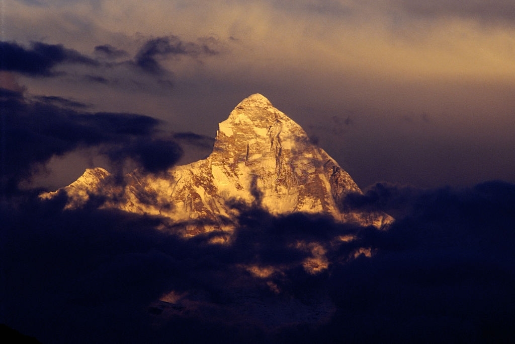 IYC_Social's tweet photo. Nanda Devi, Uttarakhand

📸Pic Credits: Richard I'Anson

👍Follow us here: @IYC_Social

#Uttarakhand #travel #travelling #India #instagood #ttot #mountains #nature #photography #blogger #thursdayvibes #ThursdayMotivation https://t.co/4qMkhdw8vY