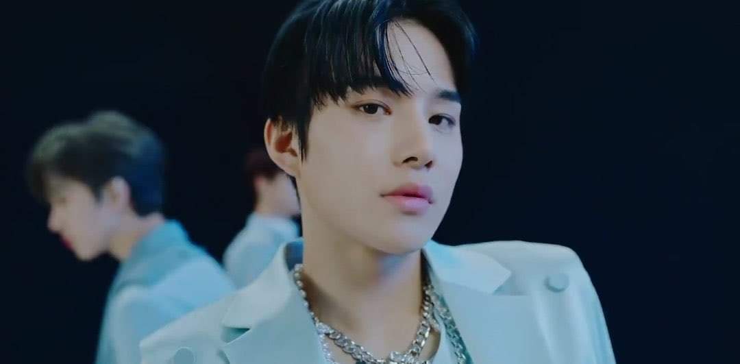 JUNGWOO SUNSHINE
JUNGWOO SINGER
JUNGWOO SWEET
JUNGWOO ACE