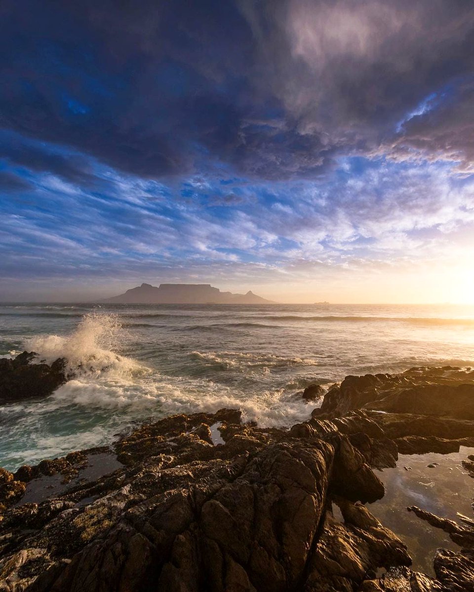 Chasing Light... Morning Warriors...

💙 Love this city... I'm not going anywhere for a while so for now I'm marvel at its magnificence of my favourite city, through my dear friends capturing of it from every angle. Thank you @instacptguy for the magic you capture so well.