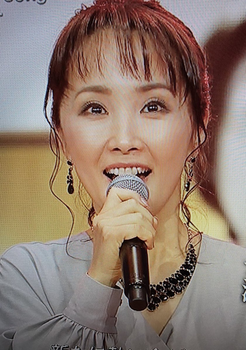 ganko98530483's tweet image. #FNS歌謡祭2020  #レ・ミゼラブル #民衆の歌 カンパニーと参加の皆様との大合唱素敵でした😊 #イリュージョニスト 『刺激的な疾走感』で❣️お稽古中の #濱田めぐみ さんの上を見上げ🌟溢れる笑顔で歌われている🎤姿に沢山の元気をいただきました🤲ありがとうございました🙏